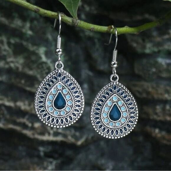 5/$25 Small blue earring drops - Picture 1 of 4